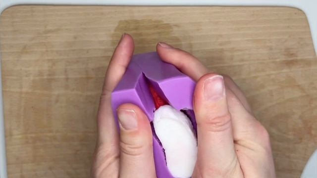 Мыло на Новый год 2023 | Вязаные варежки | Мыловарение || New Year 2023 | Melt and pour soap смотреть онлайн