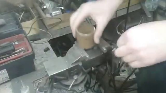 ТИСКИ ИЗ СТАРЫХ ТРУБ , ДЛЯ НОЖЕДЕЛОВ . DIY смотреть онлайн