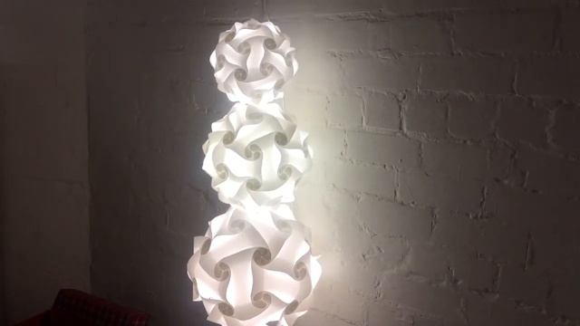 Снеговик из трех белых шаров диаметром 26см, 33см, 35см