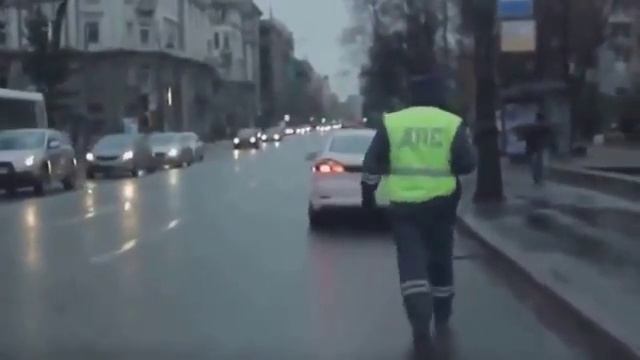 ДЕВУШКА ЗА РУЛЁМ!!! ПРИКОЛ!!! смотреть онлайн