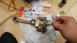 Душевая кабина IDO. Замена и настройка термоэлемента замена кран буксы и можно сменить смеситель.