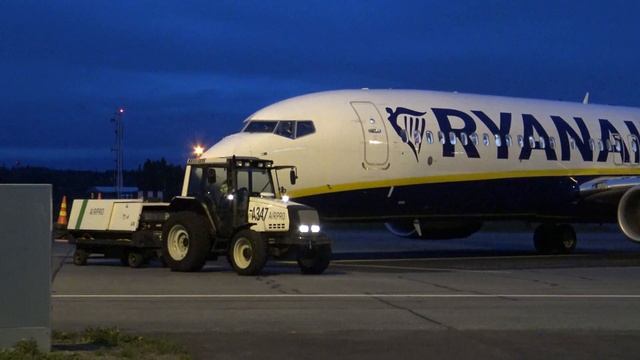 Ryanair Boeing 737-800 EI-FOC at Tampere-Pirkkala смотреть онлайн