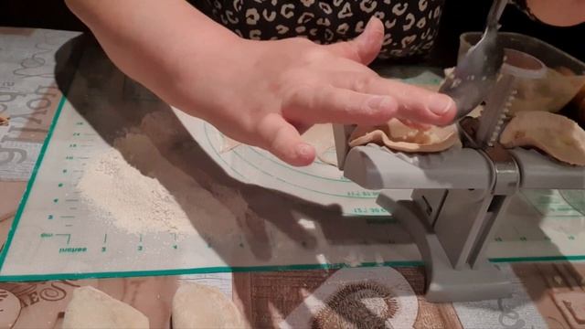 Dumling mold. Форма для пельменей. смотреть онлайн