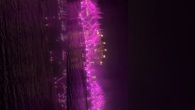 The Palm Jumeirah Fountain's show at The Pointe смотреть онлайн