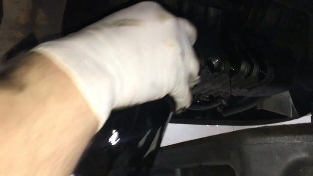 VW Transporter T4 Caravelle 2.5tdi oil change and oil filter replacement смотреть онлайн