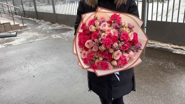 Дуэт кустовых роз в шамелациумом смотреть онлайн