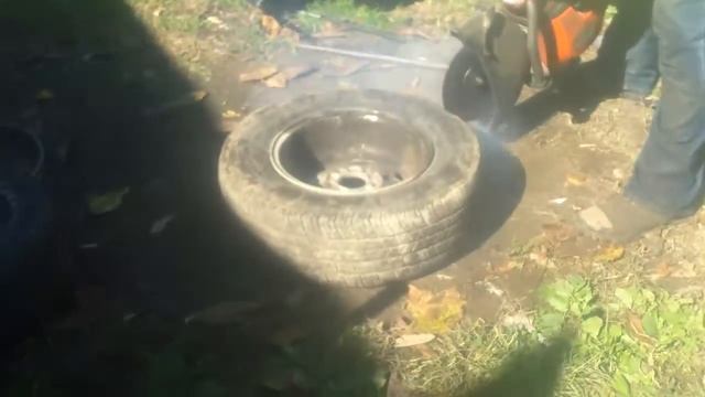 Husquvarna K760 cutting off a tire смотреть онлайн
