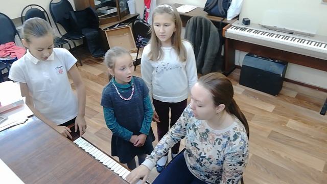 Распевка УЖ КАК ШЛА ЛИСА ПО ТРАВКЕ. Ансамбль ЗАТЕЯ сольное народное пение. смотреть онлайн