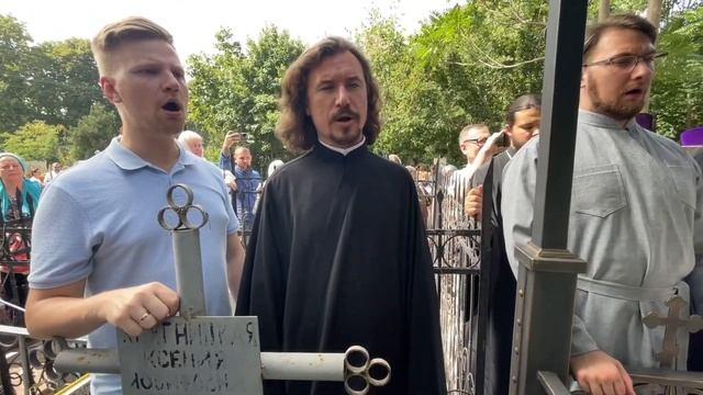 Панихида на могиле игумена Афонского монастыря в Одессе смотреть онлайн