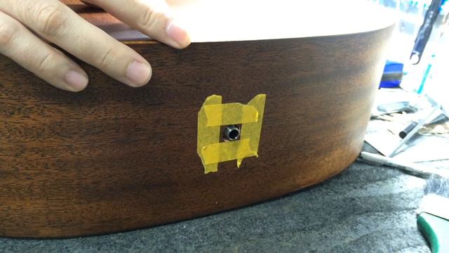 LR Baggs Anthem Pickup installation in Martin D-15M StreetMaster. смотреть онлайн
