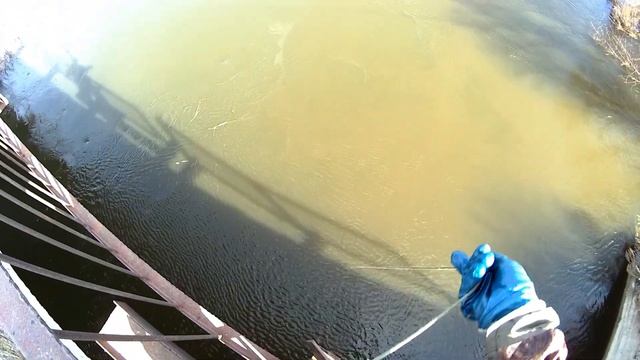 Рыбалка на паук с моста в разливы. смотреть онлайн