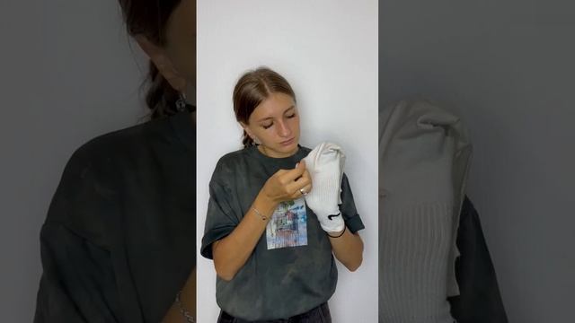 Как сделать так, чтобы на белых носках не пачкалась подошва? смотреть онлайн