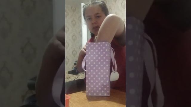 Делаю подарок подруге) смотреть онлайн