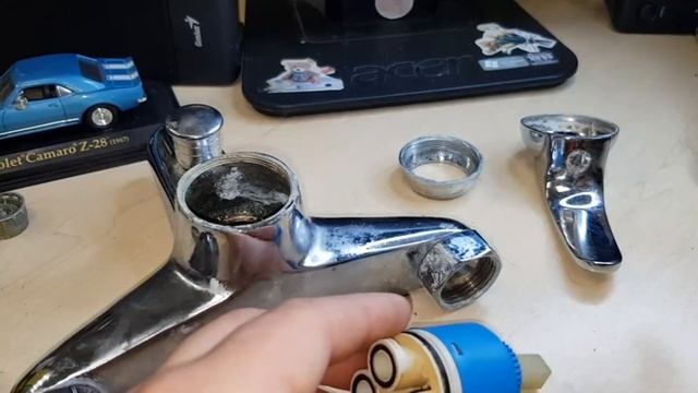 Как разобрать смеситель в ванной. Разборка сантехники смотреть онлайн