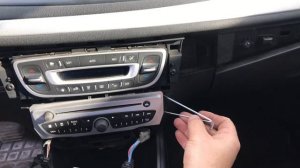 Как снять штатную магнитолу на РЕНО МЕГАН 3. Видео обзор.