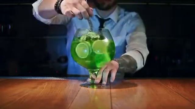 Шиммер для напитков The Unicorn для коктейлей и лимонадов. Мерцающий сироп Слёзы Единорога смотреть онлайн