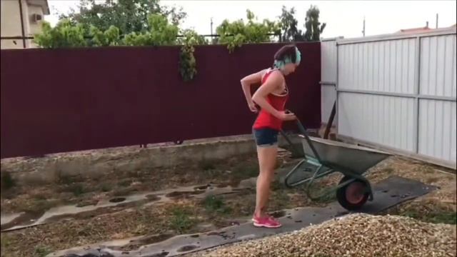 Дачный фитнес. Упражнения в огороде. смотреть онлайн