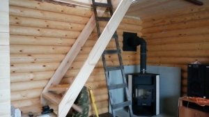 Устанавливаю межэтажную лестницу в доме