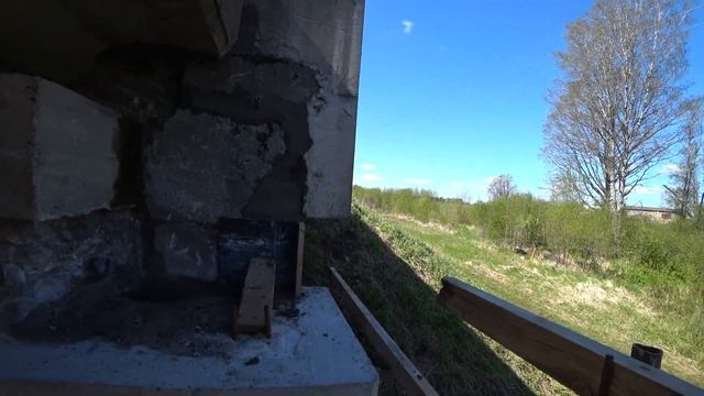 Работа моста при проходе поезда, отсутствуют опорные части, мост в ремонте. 4К. смотреть онлайн