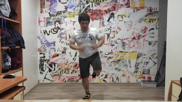Брейк данс обучение.Элементы топ рока элемент kick step и как его можно комбинировать cross step. смотреть онлайн