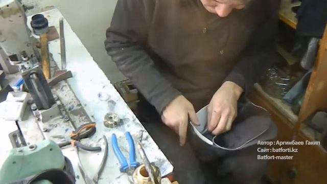Ремонт обуви | Сборка обуви мужские туфли на меху этап 4 смотреть онлайн