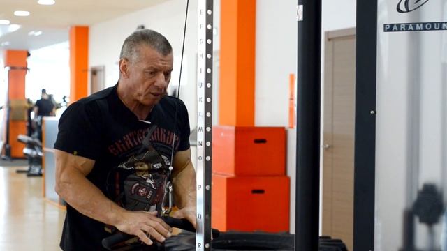 Упражнение на трицепс от Александра Яшанькина смотреть онлайн