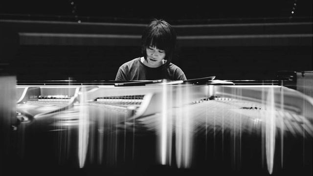Yuja Wang plays Beethoven Piano Concerto No. 1 Op. 15 (2017) смотреть онлайн