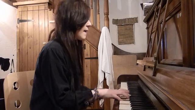 Ellie Perl - We Found Love смотреть онлайн