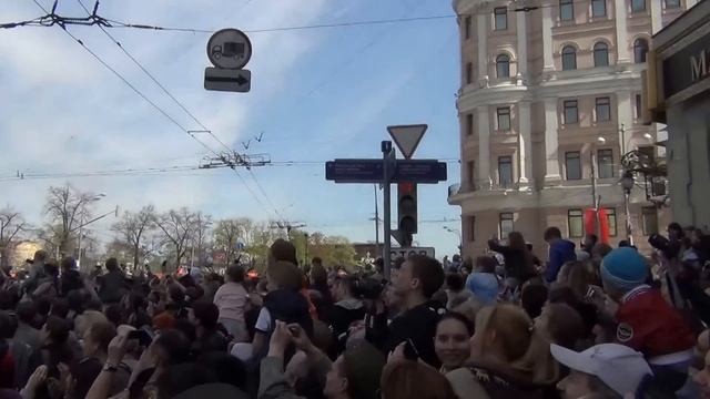 Российский флаг из самолётов на Тверской Триколор смотреть онлайн