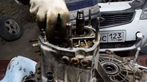 как разбирать КОРОБКУ передач на ПРИОРУ нашли причину поломки