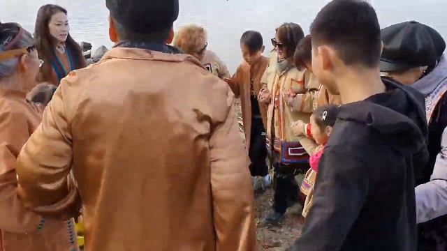 Алаичи. Народный танец на берегу реки Колымы смотреть онлайн