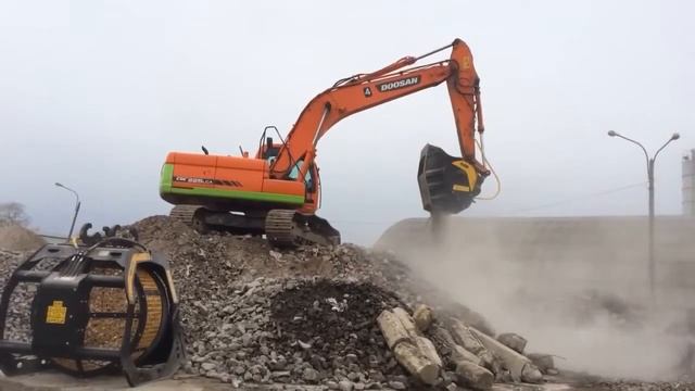 Дробильный ковш BF80.3 S4 MB Crusher - гусеничный экскаватор Doosan DX225LCA