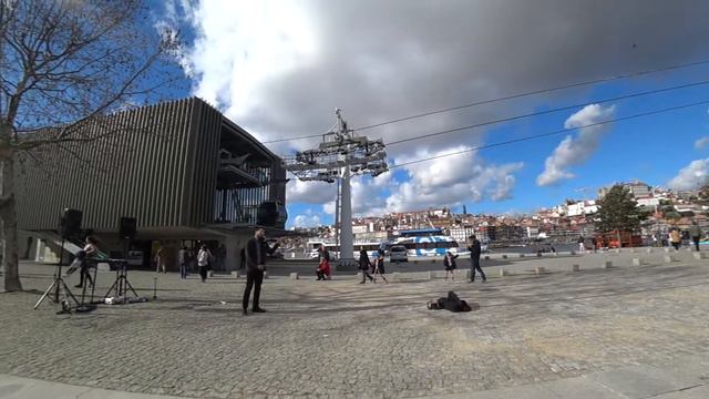 Уличные музыканты в Европе смотреть онлайн