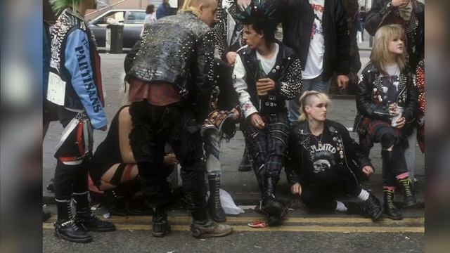 Самые узнаваемые ботинки|История бренда Dr. Martens смотреть онлайн