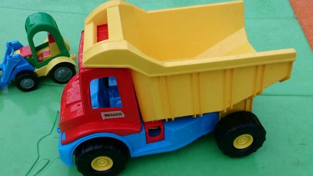 WADER грузовик с трактором 39219 Обзор -WADER "Multi truck" truck and tractor 39219 Review смотреть онлайн