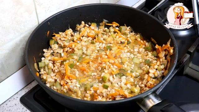 РАССОЛЬНИК на ЗИМУ со свежими огурцами, перловкой и томатной пастой - прекрасная заготовка для супа смотреть онлайн