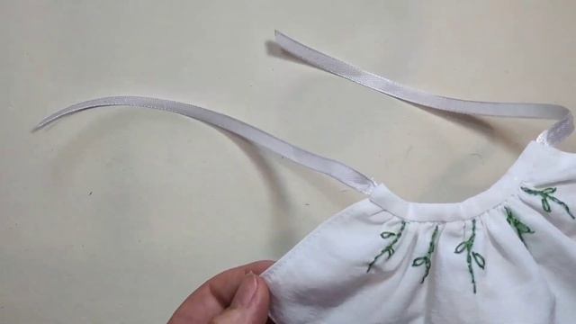 МК фартук с вышивкой для куклы. смотреть онлайн