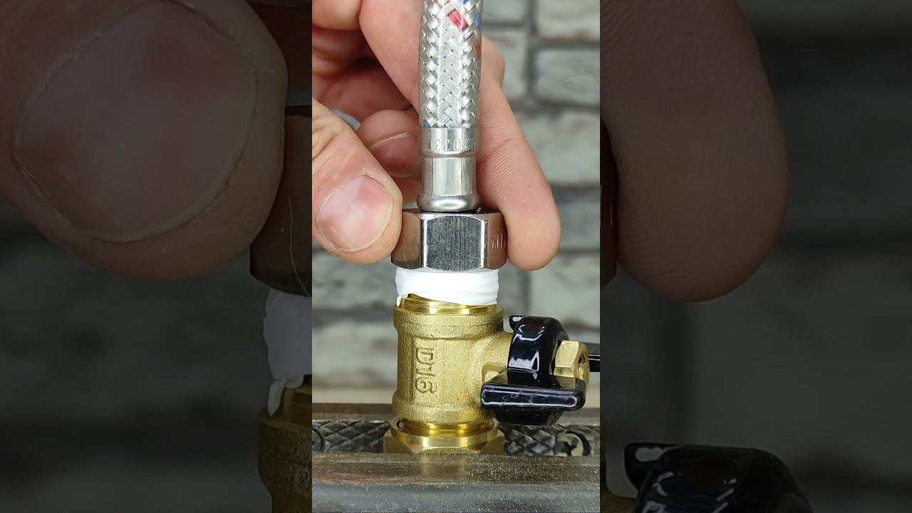 Никогда не совершай эту ошибку при монтаже гибкой подводки! #shorts смотреть онлайн