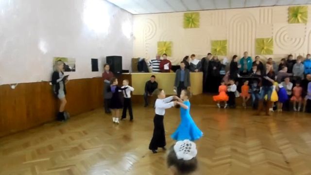 МЕДЛЕННЫЙ ВАЛЬС ТАНЦУЮТ ДЕТИ 4-5 ЛЕТ смотреть онлайн