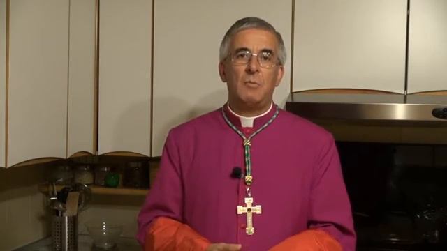 mons. Antonio Napolioni saluta i giovani смотреть онлайн
