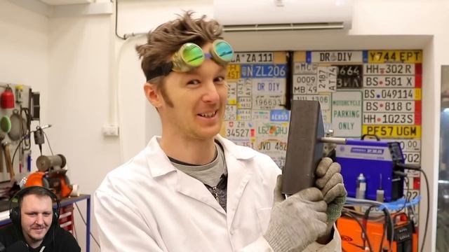 ЦИРКУЛОБЗИК И МОЛОТИЖЫ | Доктор Дью Реакция смотреть онлайн