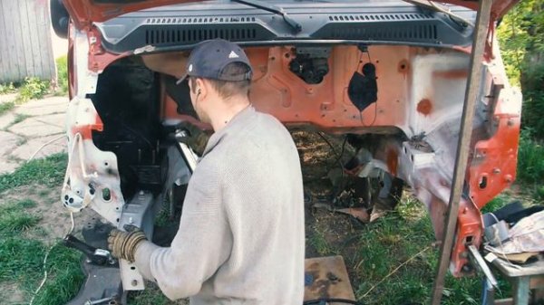 Собираю подкапотку на Пежо Боксер / Assembling the engine compartment of a Peugeot Boxer