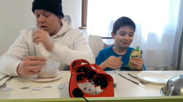 ЧЕЛЛЕНДЖ/ЕДИМ и ПЬЁМ ПО АНГЛИЙСКОМУ АЛФАВИТУ/ В КОНЦЕ БРАТ ПОЛУЧИЛ МОЩНЕЙШЕГО ФОФАНА!!😱 смотреть онлайн