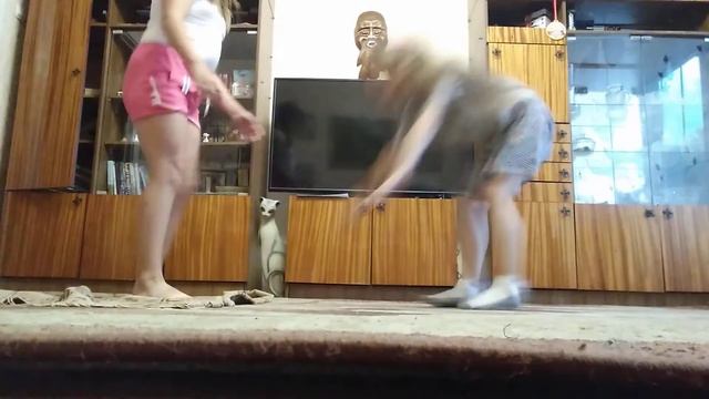 я с Катей и мы можем сделать показать как сделать трюки смотреть онлайн