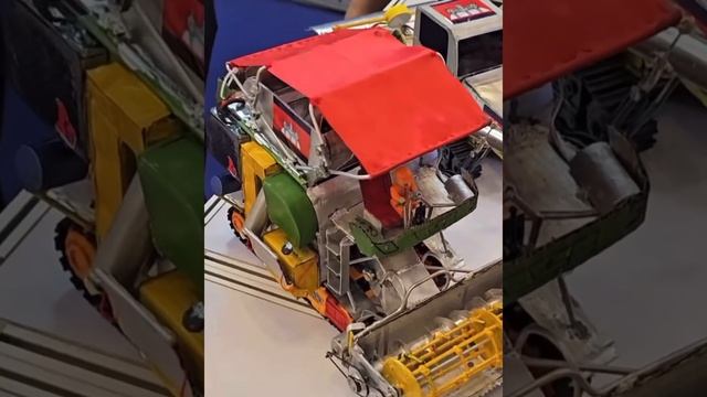Smart boy collect trash make a toys смотреть онлайн