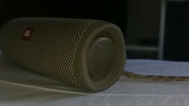 NICE FOCUS ? BASS TEST JBL FLIP 5 SAND GG ? VOL SAND GG?? смотреть онлайн