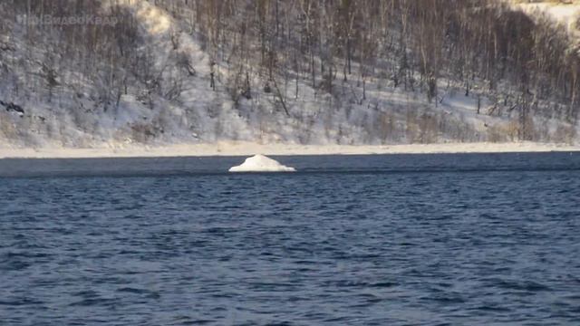 Подлетел на вертолёте чтобы рассмотреть. Шаман-камень. Байкал смотреть онлайн