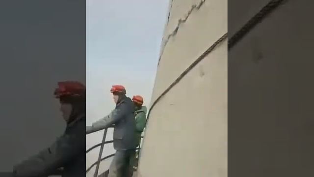 Потрясающий вид с самой высокой в мире трубы Экибастузской ГРЭС-2 смотреть онлайн