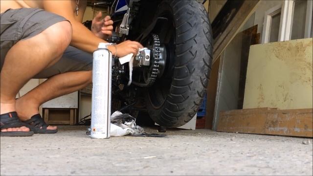 Suzuki GSF600 Bandit / Chain cleaning смотреть онлайн