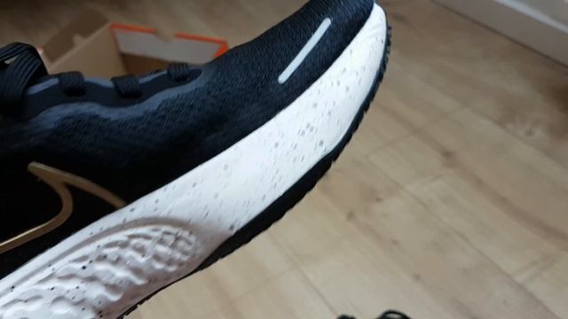 Nike Zoomx Invincible Run Flyknit Black Gold Обзор смотреть онлайн